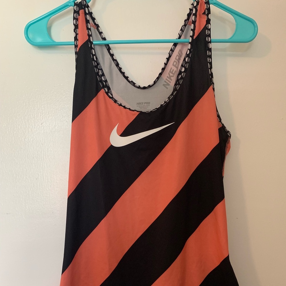 Nike Pro Dri-Fit stripe workout tank